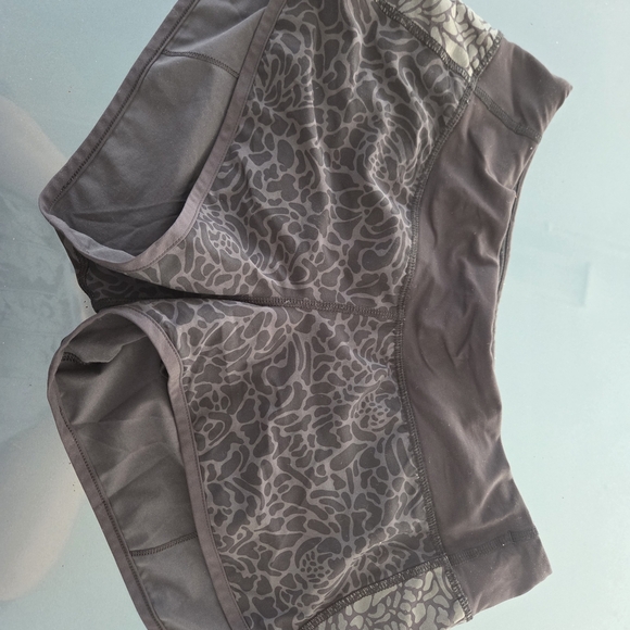 LULULEMON RUNNING Gray Patterned Athletic Shorts - Picture 2 of 2
